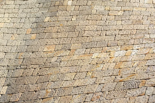 Старая стена из туфа — стоковое фото