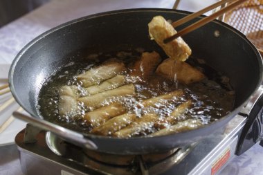 Geleneksel Çin böreği yemek