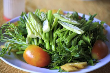 Yeşil sebze ve otlar 