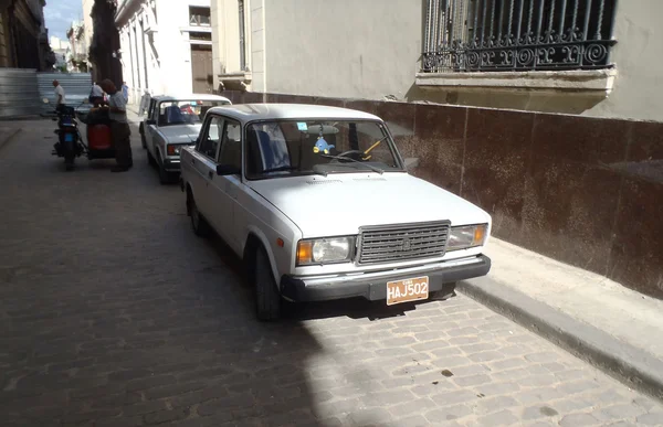 Kehidupan sehari-hari di jalanan Havana Centro — Stok Foto