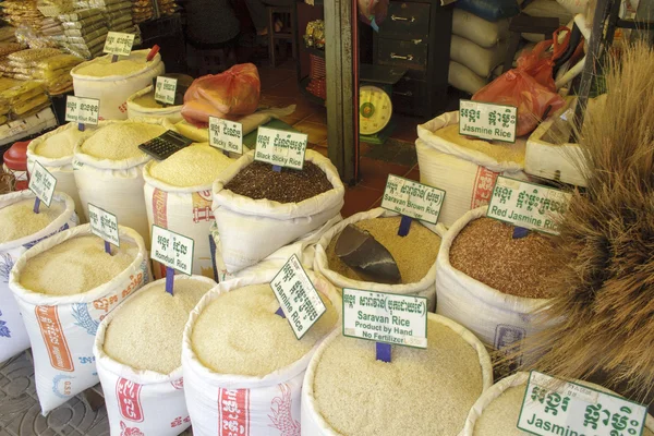 Reis auf dem lokalen Markt siem ernten — Stockfoto