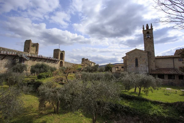 Monteriggioni vue sur les fortifications de l'intérieur de la ville — Photo