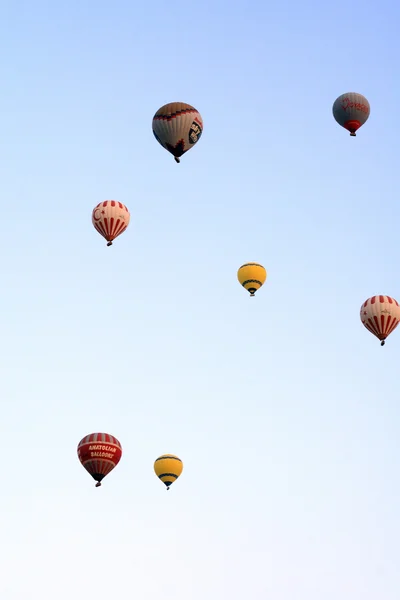 Hot air balloons flying over Cappadocia, Nevsehir, Turkey — Stock Photo, Image