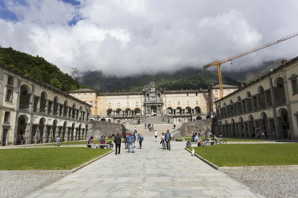 Oropa heiligdom, bekend als Sacro monte della beata Vergine Oropa, — Stockfoto