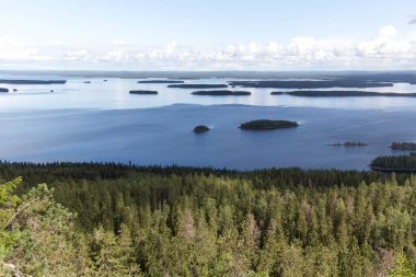 Finlandiya 'nın göl bölgesinin manzarası