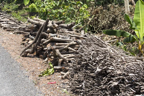 Pilha de madeira na rua — Fotografia de Stock