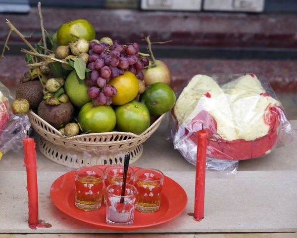 Colorful offerings at a temple ceremony in Bali — Stock Photo, Image