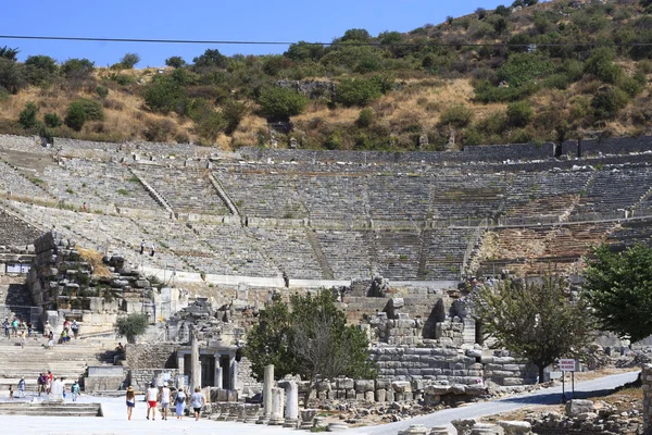 Ephesus is een oude stad en het theater is een van de grootste — Stockfoto