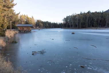 İtalya 'da buzlu göl manzarası