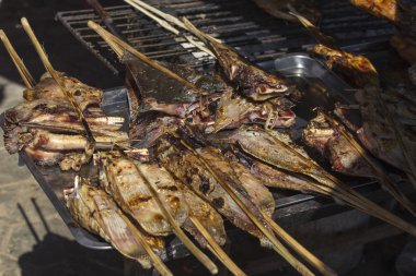 Tayland yemekleri, ızgara balık tuz kabuklu