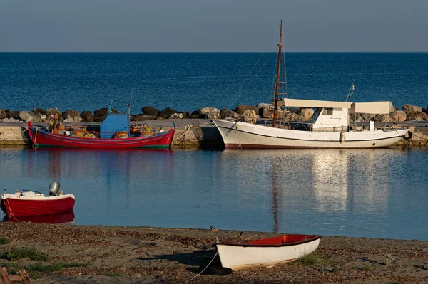 Традиционные Деревянные Рыболовные Лодки Небольшой Гавани Острова Скирос Греция — стоковое фото