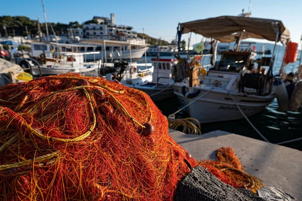 Νετς Και Παραδοσιακά Ξύλινα Ψαροκάικα Στο Λιμάνι Της Λιναριάς Στη Εικόνα Αρχείου