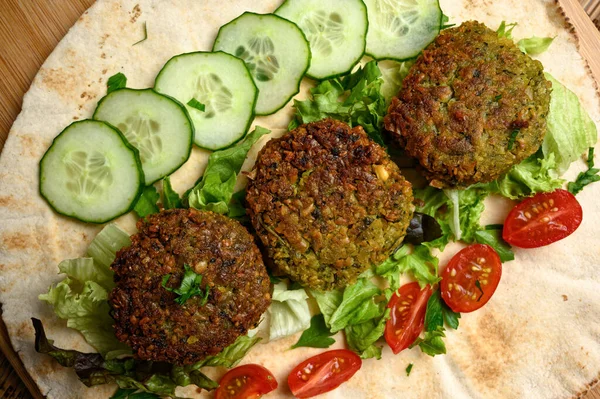 Falafel Caseiro Pão Pita Com Tomate Pepino Alface — Fotografia de Stock