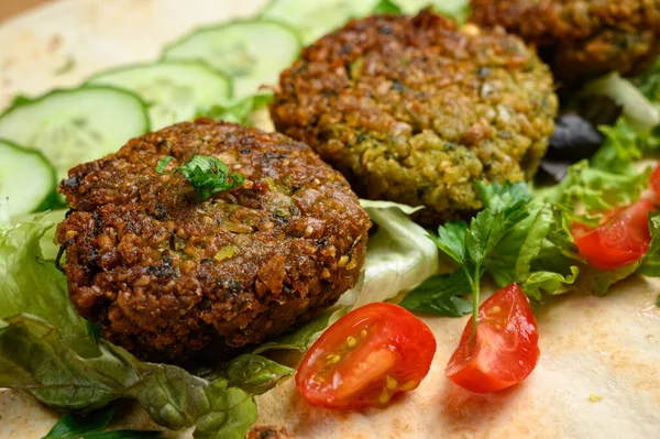 Falafel Caseiro Pão Pita Com Tomate Pepino Alface — Fotografia de Stock