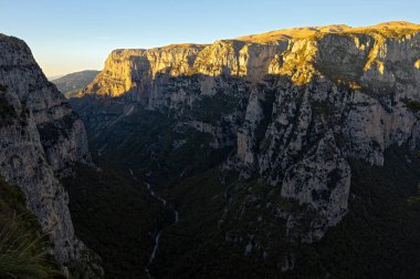 Vikos Boğazı, Yunanistan 'ın Epirus kentindeki Guinness Rekorlar Kitabı' na göre dünyanın en derin vadisi olarak listelendi.