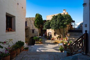 Yunanistan 'ın Skyros adasındaki Aziz George Manastırı manzarası