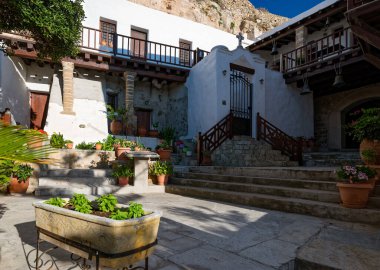 Yunanistan 'ın Skyros adasındaki Aziz George Manastırı manzarası