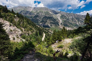 Yunanistan 'ın Epirus kentindeki Tzoumerka Dağlarının manzarası