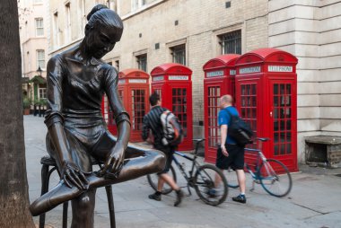 Telefon kutuları ve Londra'nın heykeli