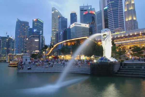 SINGAPOUR-10 AVRIL 2016 : La fontaine Merlion à Singapour. Mer — Photo