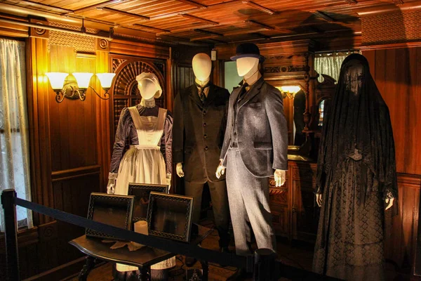 Kaliforniya, ABD-12 Aralık 2018: In Side Winchester evi Kaliforniya 'nın en ünlü hayalet evi.