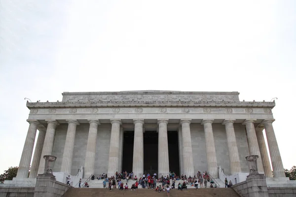 Washington Usa Czerwca 2018 Ludzie Odwiedzają Pomnik Abrahama Lincolna Waszyngton — Zdjęcie stockowe