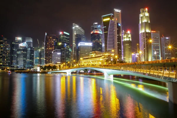 Singapur Abril 2016 Rascacielos Del Distrito Financiero Puente Jubileo Merlion —  Fotos de Stock