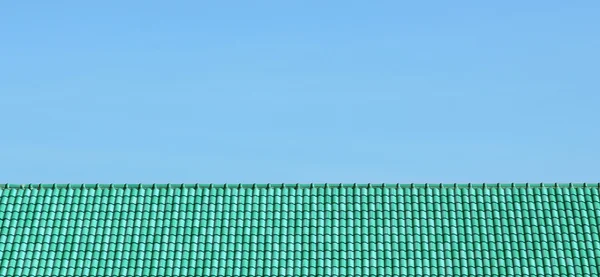 Niebo i dach w domu — Zdjęcie stockowe