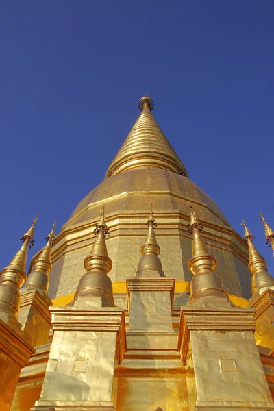 タイの古代の黄金の仏塔 — ストック写真