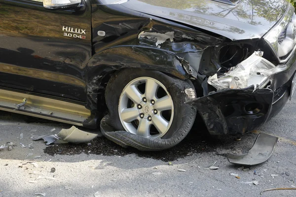 Accidente de recogida en carretera, accidente de coche en el parque nacional, Tailandia —  Fotos de Stock