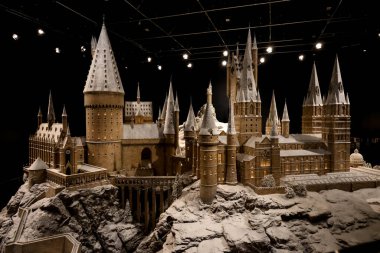 Tokyo, Japonya - 13 Aralık 2024: Warner Bros Studio Tour Tokyo 'nun içindeki ana kale 