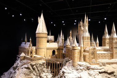 Tokyo, Japonya - 13 Aralık 2024: Warner Bros Studio Tour Tokyo 'nun içindeki ana kale 