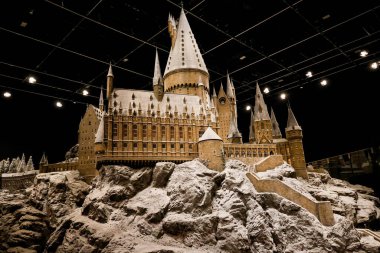 Tokyo, Japonya - 13 Aralık 2024: Warner Bros Studio Tour Tokyo 'nun içindeki ana kale 