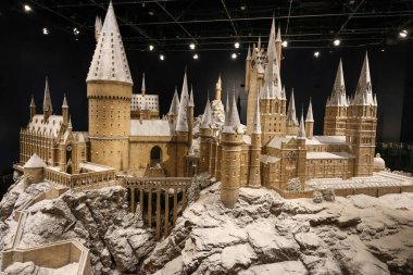 Tokyo, Japonya - 13 Aralık 2024: Warner Bros Studio Tour Tokyo 'nun içindeki ana kale 