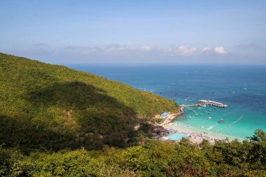 Koh Lan, Tayland-9 Şubat 2014: Turist ziyareti ve Koh Ian sahilindeki sürat teknesi durağı..