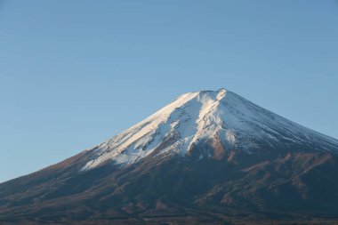 Kışın Kawaguchi Gölü 'nde Fuji Dağı manzarası