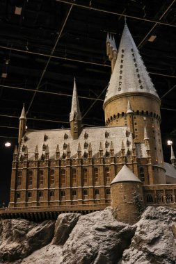 Tokyo, Japonya - 13 Aralık 2024: Warner Bros Studio Tour Tokyo 'nun içindeki ana kale 