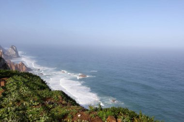 Cabo da Roca 'nın manzarası Portekiz' in simgesidir.
