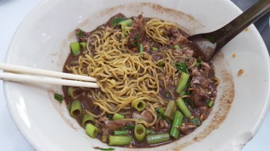 Karışık makarna. et, sebze, un, su, sıcak çorba. Gıda Th