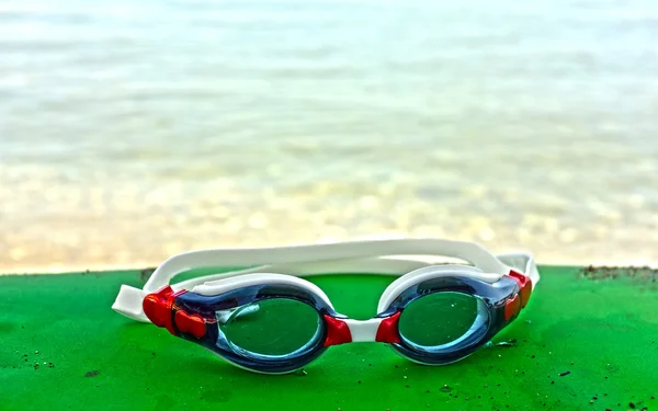 Gafas azules junto al mar —  Fotos de Stock