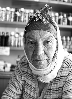 Yaşlı Türk köy kadın