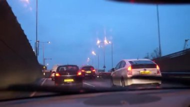 Sürüş sırasında bir araba penceresinden görüntülemek