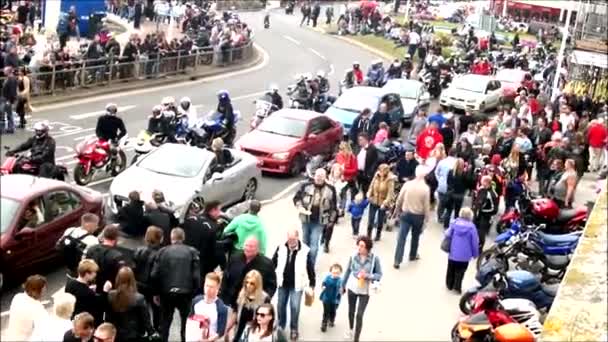 People gather for a bike festival — Stock Video