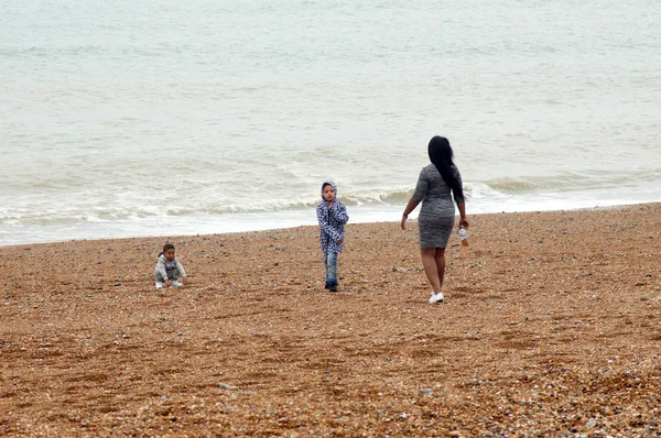 Mother with her kids on the beach — Stock Photo, Image