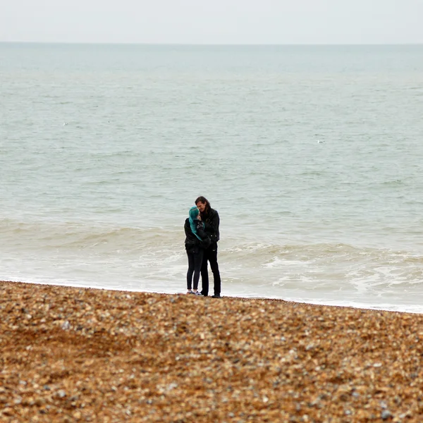 Lovers on the beach — Stock Photo, Image