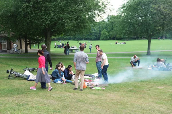 People picnic on park — Stok fotoğraf