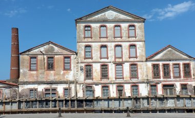 Terk edilmiş eski fabrika