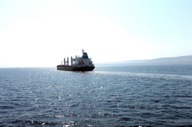 Denizde yüzen tanker