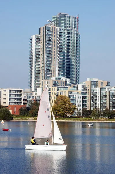 Sailing on the reservoir — Stock Photo, Image