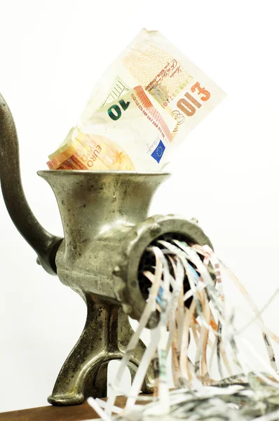 Bir kıyma makinesi notlarda farklı para birimi